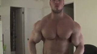 Bodybuilder Shows His best