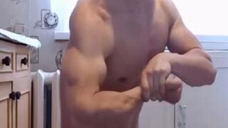 Muscle twunk's Free-for-all Hook-up Talk On Cruisingcams.com