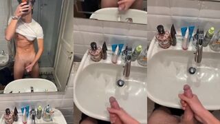 Gay Amateur: Sexy Italian boy cumming